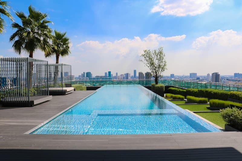 Swimming pool amenity